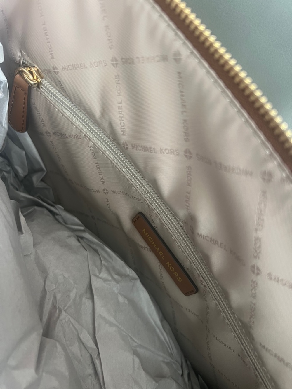 Michael Kors voyager Camel Brown Tote Bag with Gold Hardware - Picture 6 of 14